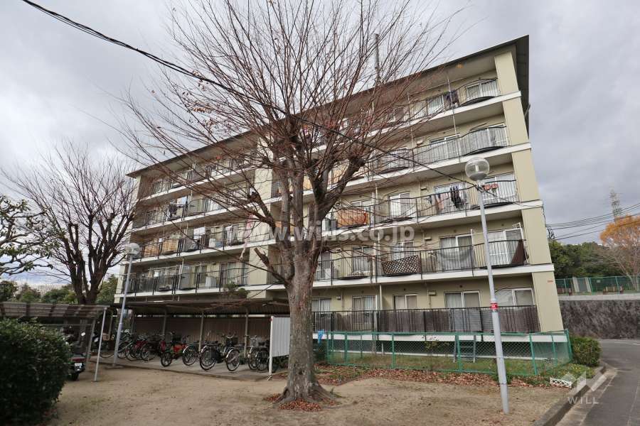 メゾン高槻1号棟の外観（南東側から）