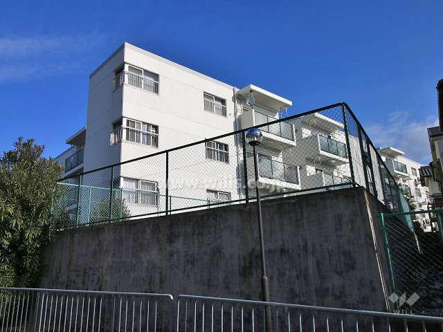 高槻グリーンハイツB棟の外観（南西側から）