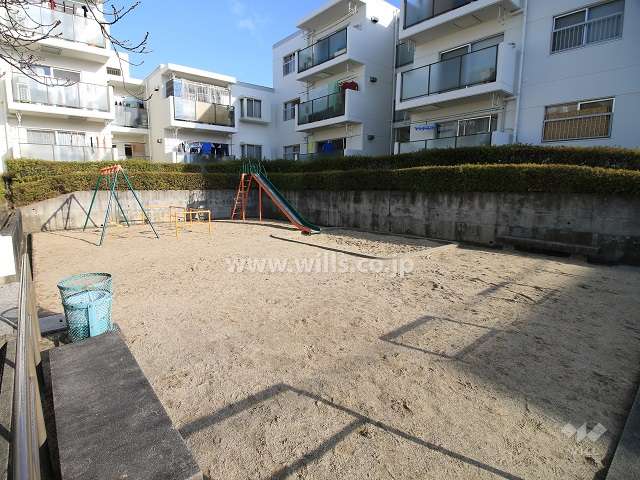 敷地に隣接する児童公園