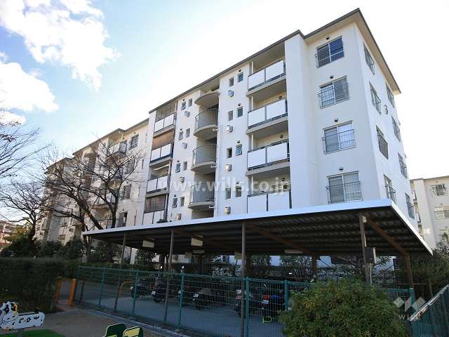 高槻塚原台ハイツ3号棟の外観（北西側から）