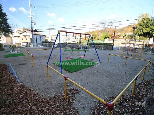 敷地に隣接する児童公園