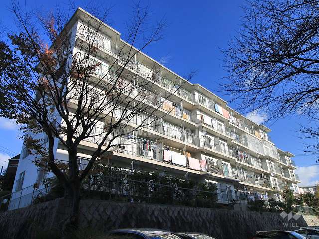 高槻塚原台ハイツ4号棟の外観（南西側から）