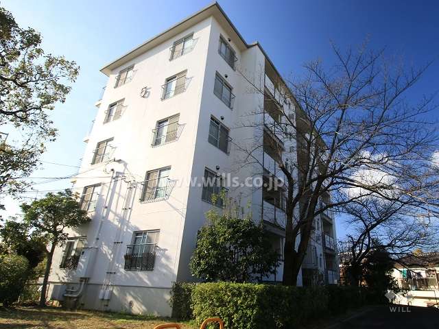 高槻塚原台ハイツ5号棟の外観（北東側から）