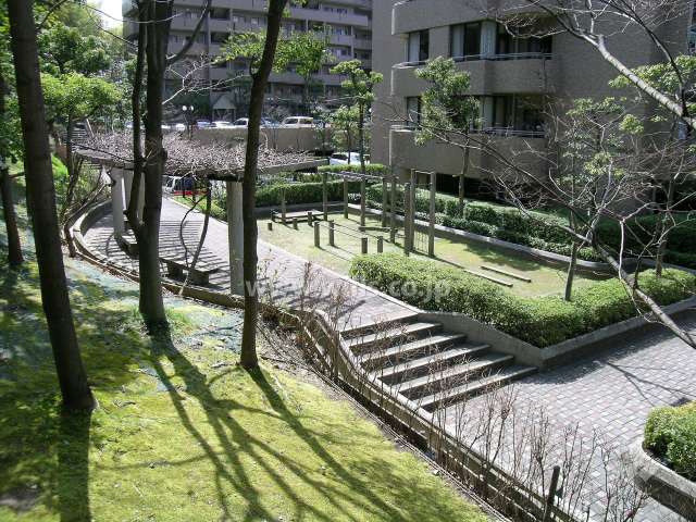 ジオ緑地公園２番館の横にある公園