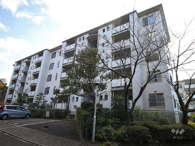 高槻塚原台ハイツ14号棟の外観（北西側から）