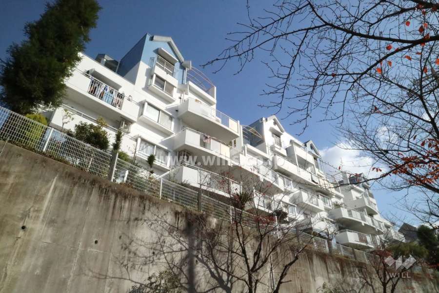 高槻阿武山一番街104号棟の外観(西側から)