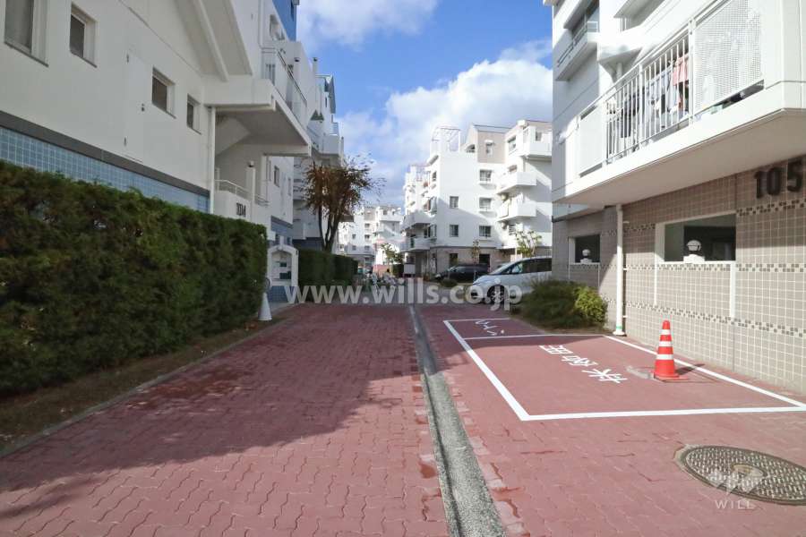 敷地北東側の前面道路