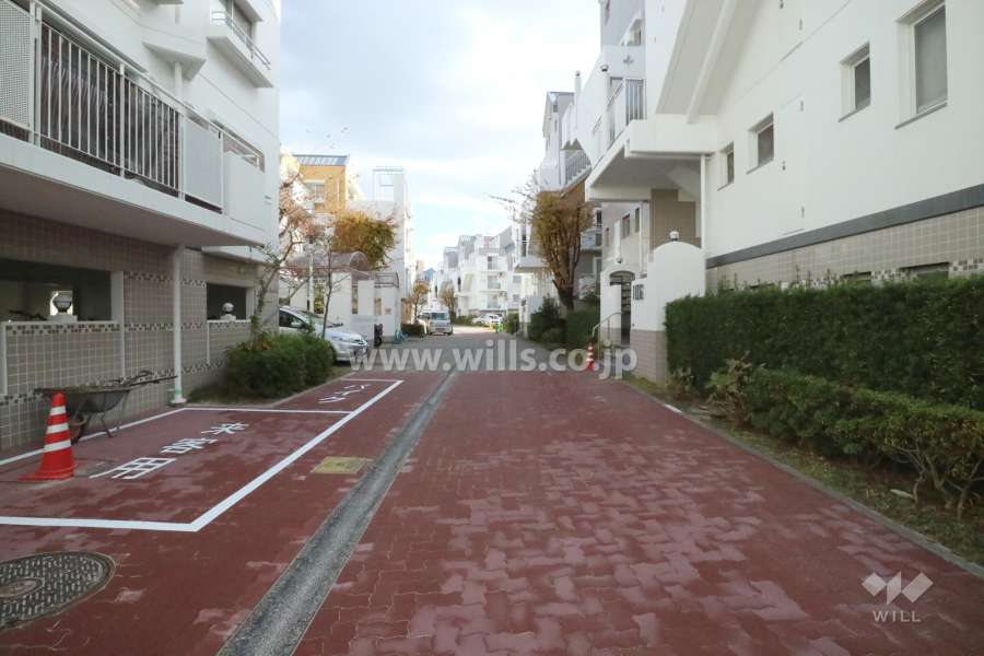 敷地北東側の前面道路