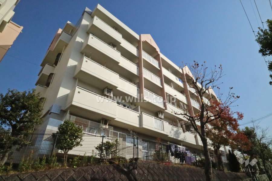 高槻阿武山二番街206号棟の外観(北西側から)