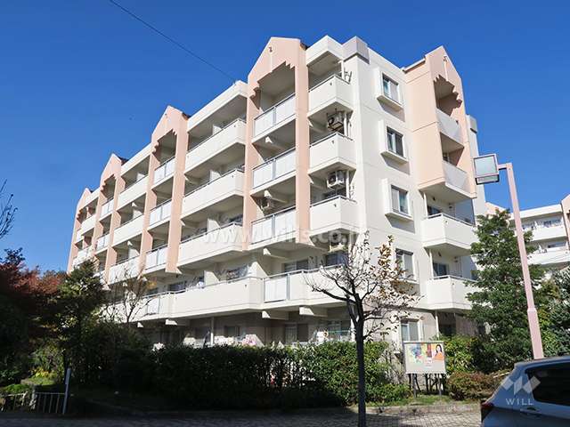 高槻阿武山二番街210号棟の外観（南東側から）