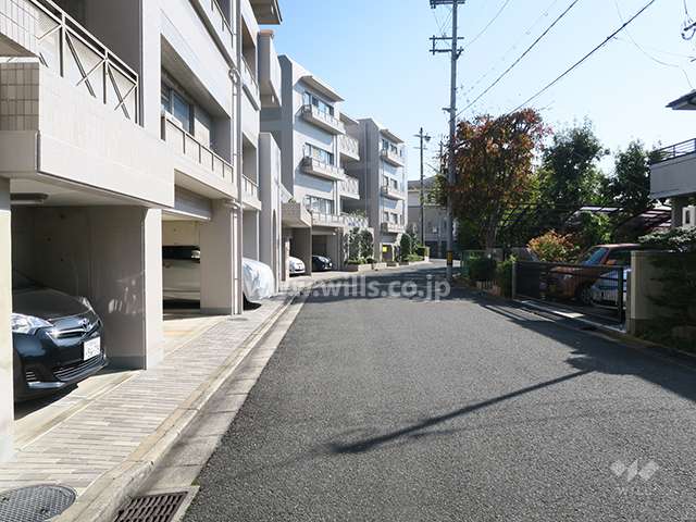 敷地西南側の前面道路