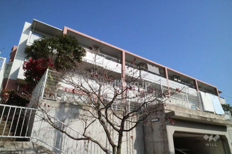 高槻阿武山二番街東Ｅ04号棟の外観（南西側から）