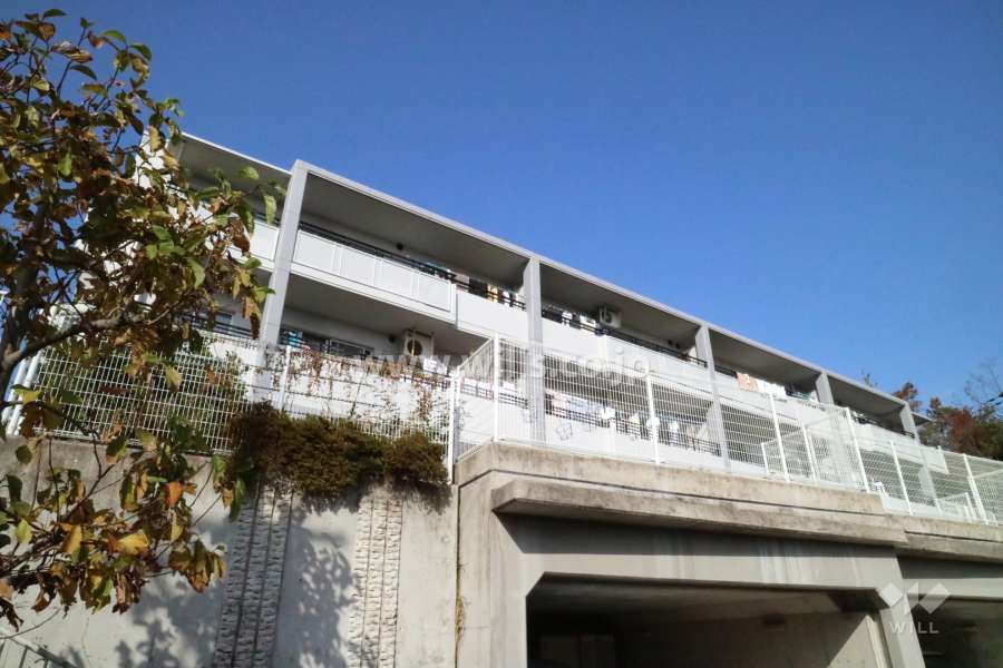 高槻阿武山二番街東Ｅ05号棟の外観（南西側から）