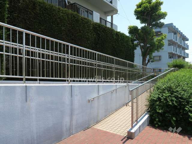 エントランスのスロープ