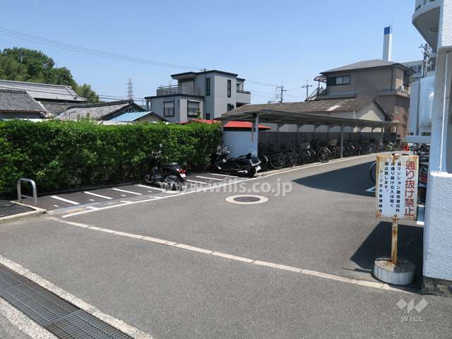 駐車場出入り口
