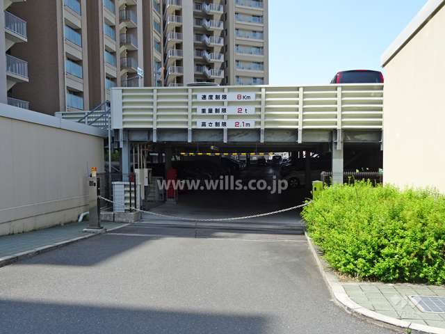 駐車場出入り口（ロボットゲート付き）