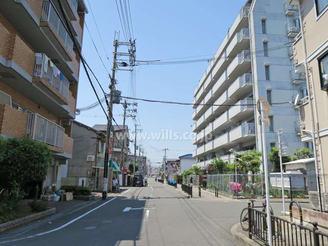 敷地南側の前面道路。