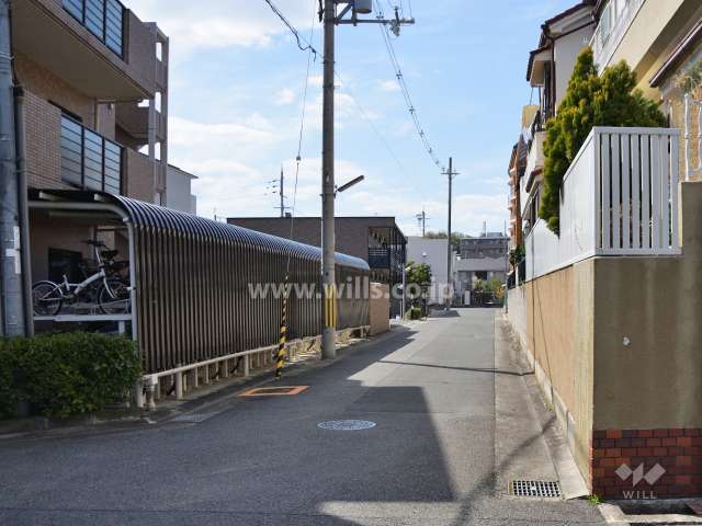 敷地北側の前面道路