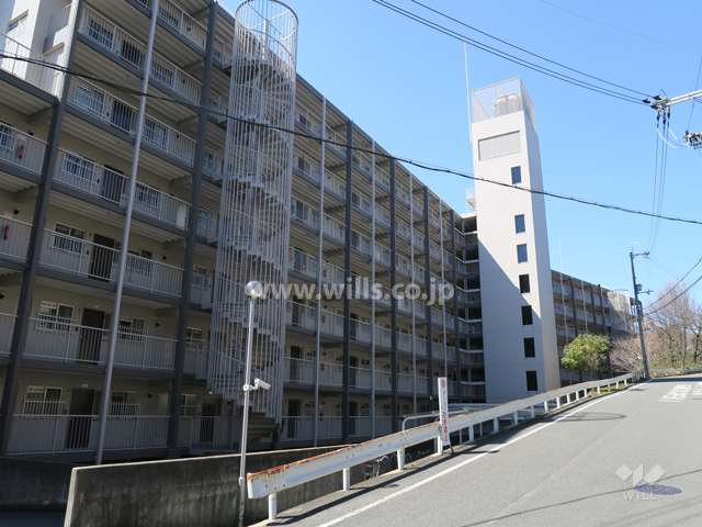 さんくれーる茨木C棟の外観（北東側から）