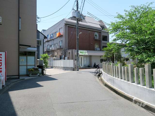 敷地北側の前面道路