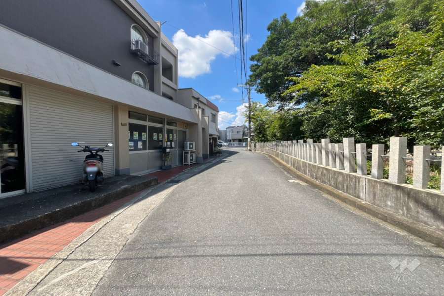敷地北側の前面道路