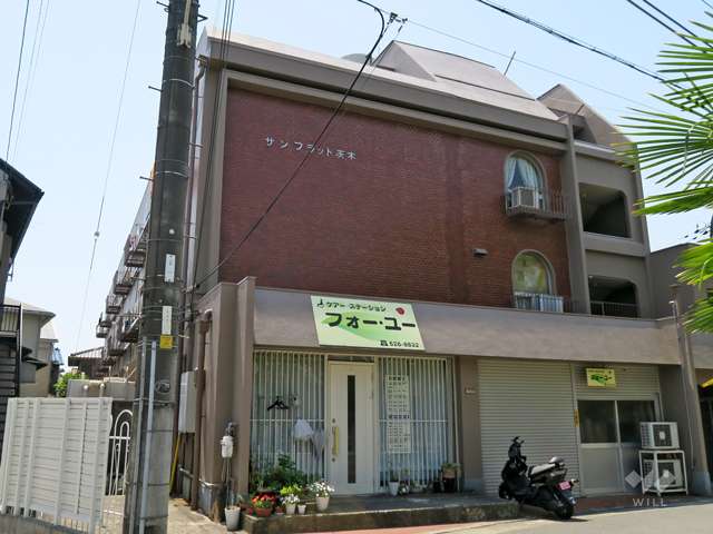 サンフラット茨木の外観（北東側から）