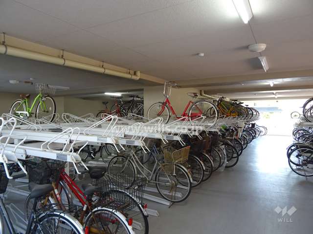 屋内に設けられた駐輪場