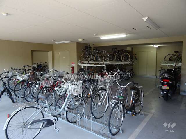 屋内に設けられた駐輪場