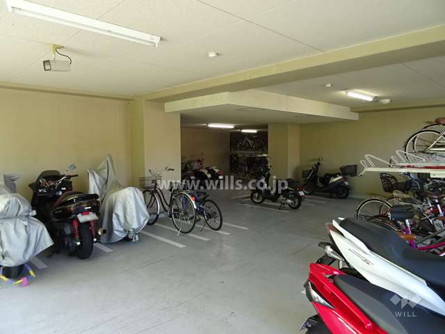 屋内に設けられたバイク置場