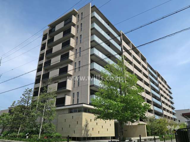 シャリエ茨木の外観（南西側から）