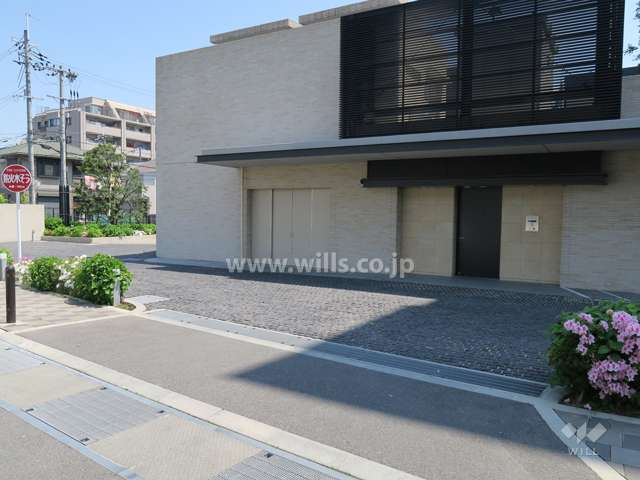 駐車場出入り口