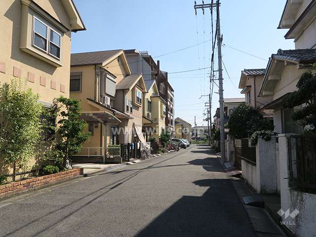 敷地西側の前面道路。