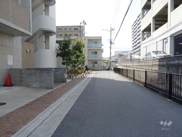 敷地北側の前面道路
