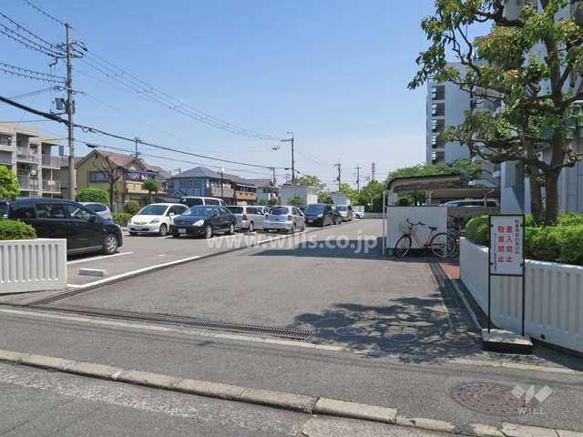 駐車場出入り口