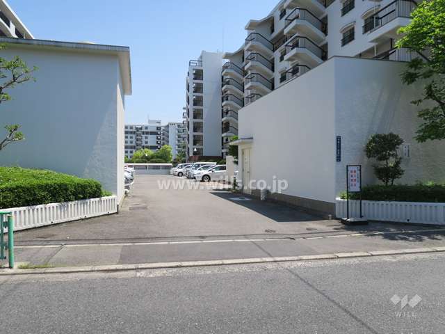 駐車場出入り口