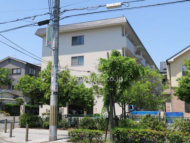 パラシオン南茨木の外観（南東側から）