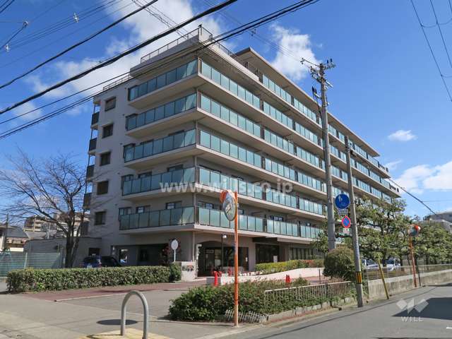 ファミール茨木の外観（南西側から）