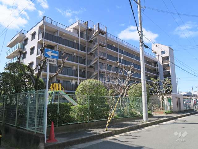 ファミール茨木の外観（北東側から）