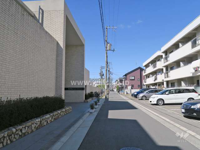 敷地北側の前面道路（東側から）