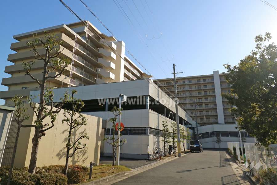 北側エントランス