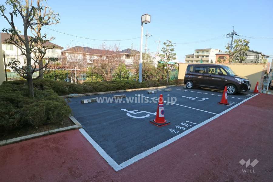 敷地南側の前面道路(東側から)