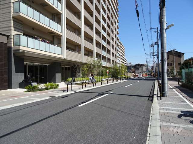 敷地南側の前面道路
