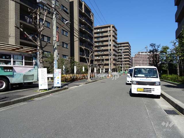 敷地東側の前面道路