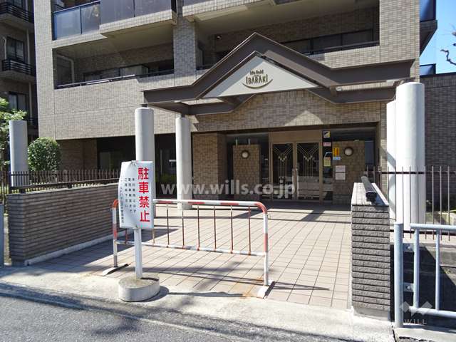 ライフフィールドハイム茨木の外観（南西側から）