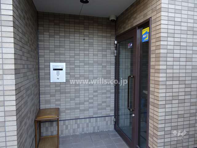 エントランスにはオートロックがあります。