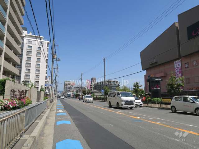敷地東側の前面道路（府道14号大阪高槻京都線）