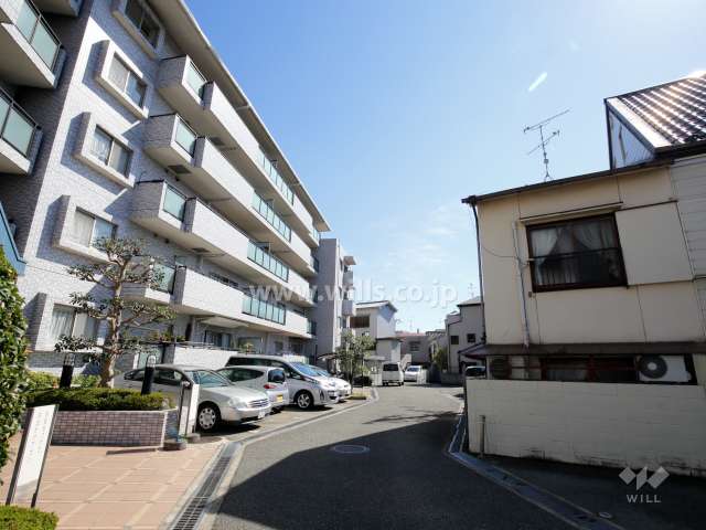 周辺は一戸建てやハイツなどが立ち並ぶ静かな住宅地です。