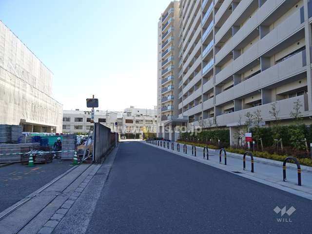 東側前面道路（北側から）