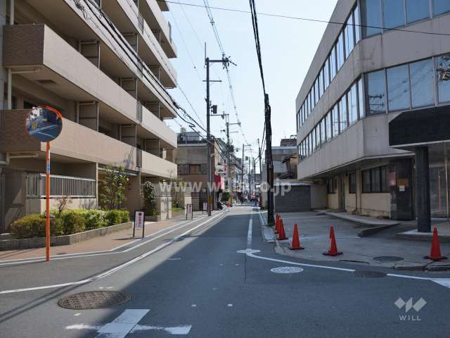 敷地南側の前面道路