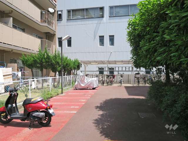 駐輪場とバイク置場